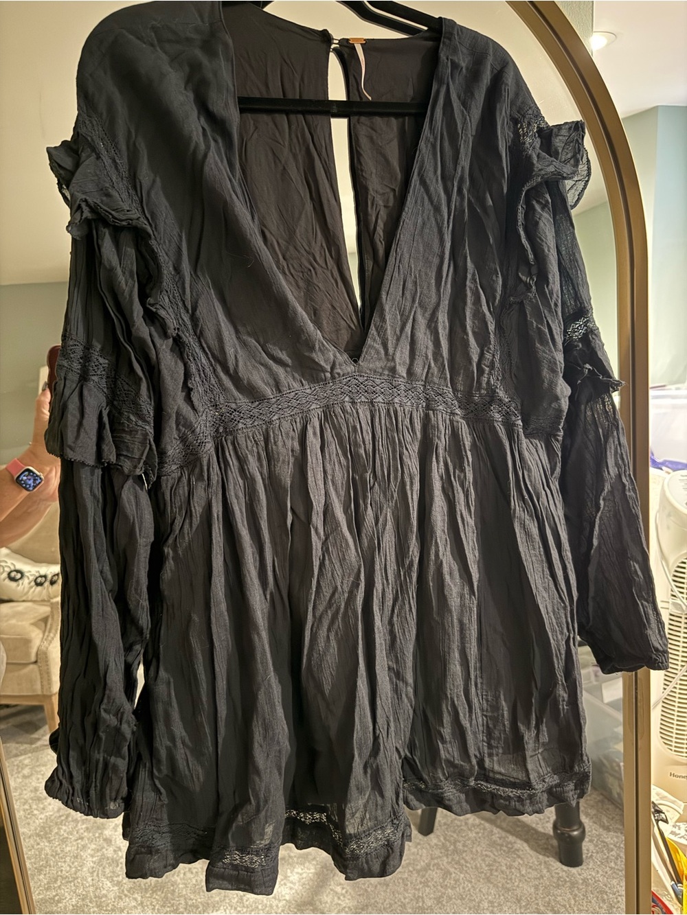 Free People Black Deep V-Ruffle Long-Sleeve Romper. Size: XL.